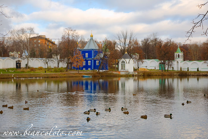 Николо-Угрешский монастырь, пруд и церковь Петра и Павла
