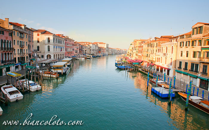 Вид на Гранд Канал с моста Риальто