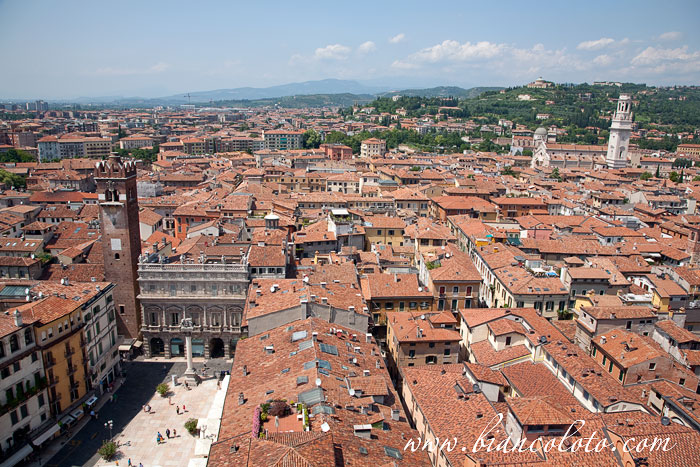 Вид с башни на Верону.