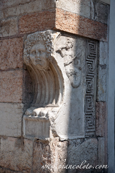 Уличный элемент. 