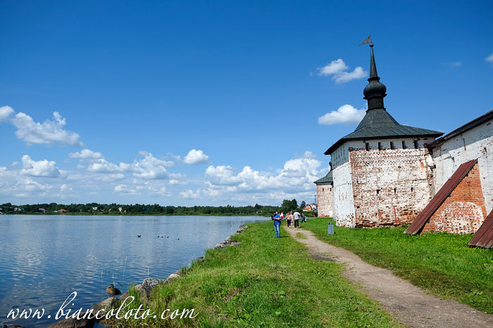 Монастырские стены