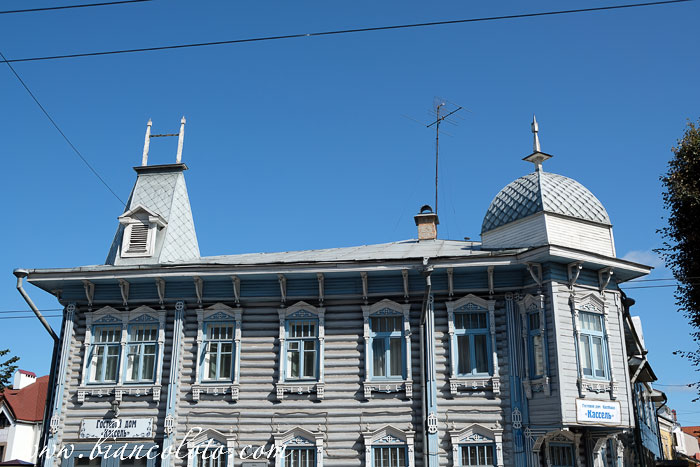 Жилой дом на углу