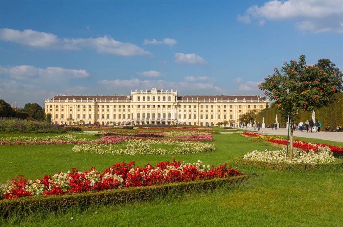 Замок Шёнбрунн