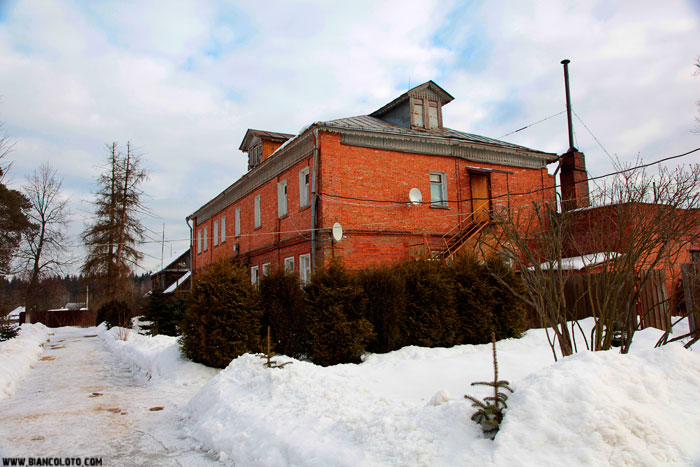 Троице-Одигитриевская Зосимова пустынь, настоятельский корпус